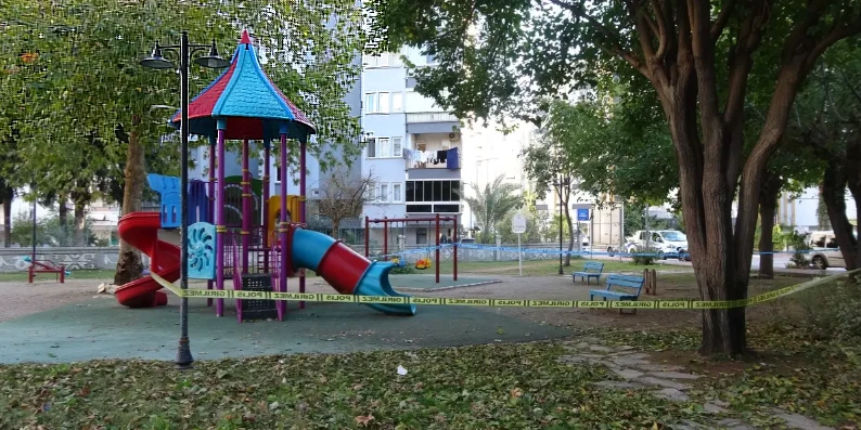 Antalya'da Çocuk Parkında Silahlı Kavga