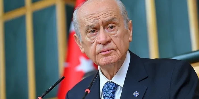 Devlet Bahçeli, Erdoğan'ın daveti üzerine DEM Partisi üyeleriyle el sıkıştı.