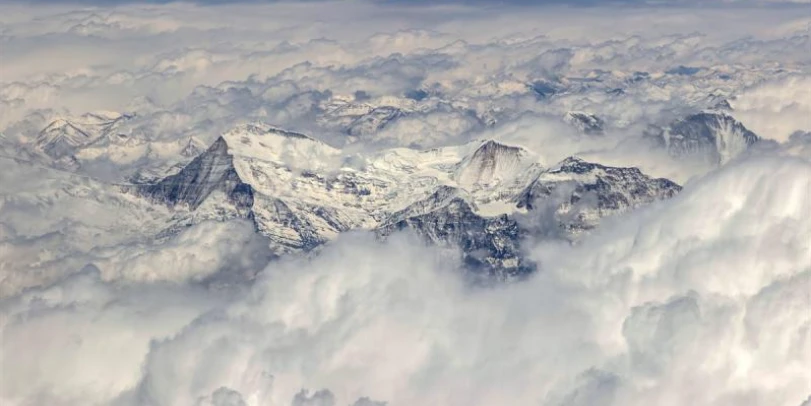 Himalaya buzullarında yapılan bir araştırmada, 1700 yıl öncesine ait eski virüs türleri keşfedildi.