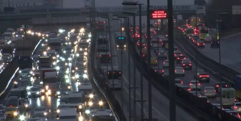 İstanbul'da Yağmur ve Trafik Yoğunluğu